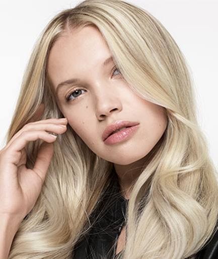 Modelo loira | Redken